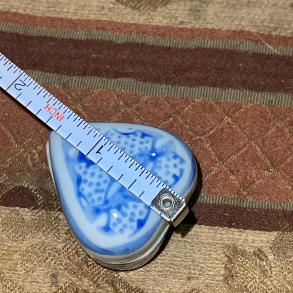 Vintage porcelain pill box trinket box - Picture 6 of 6